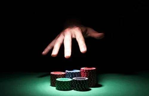 扑克tells马脚解读_德州扑克raise_德州扑克马脚