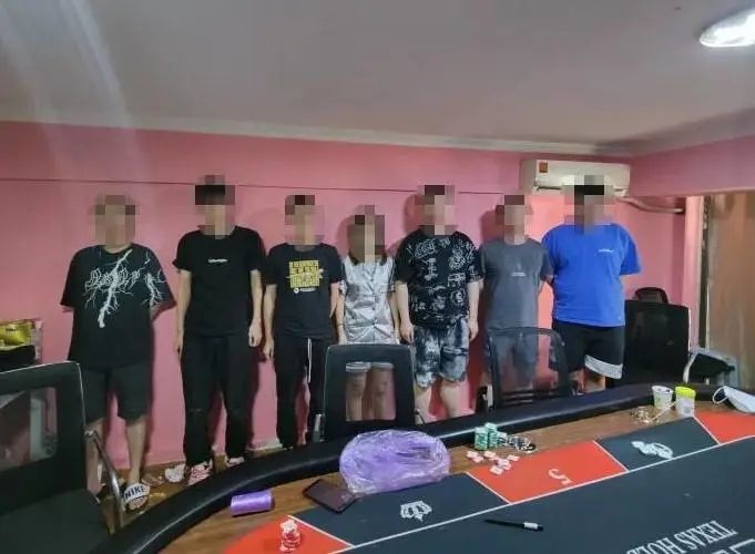 德州扑克7人牌局_10人德州扑克桌几副牌_德州扑克牌