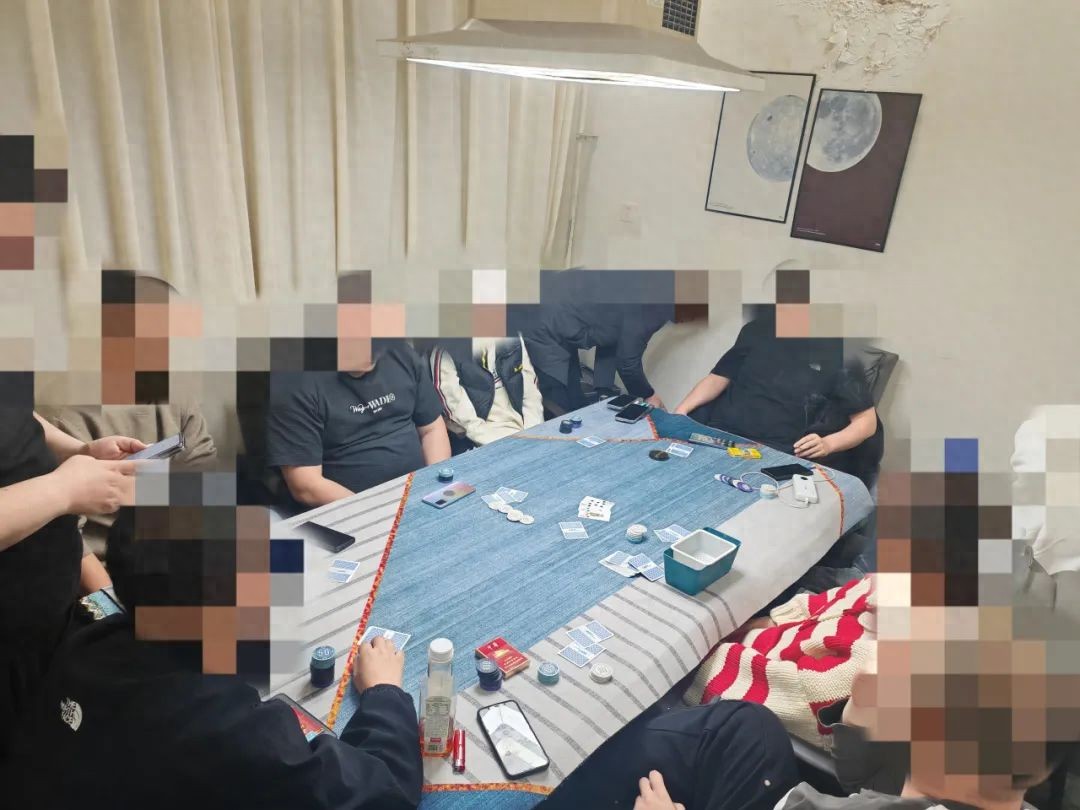 德州扑克 一条街_红山区公安打击德州扑克赌博窝点_赌博违法行为查处