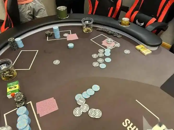 翻牌前加注应对平跟溜入_德州扑克 大盲 小盲_无限德州扑克大盲位AT策略