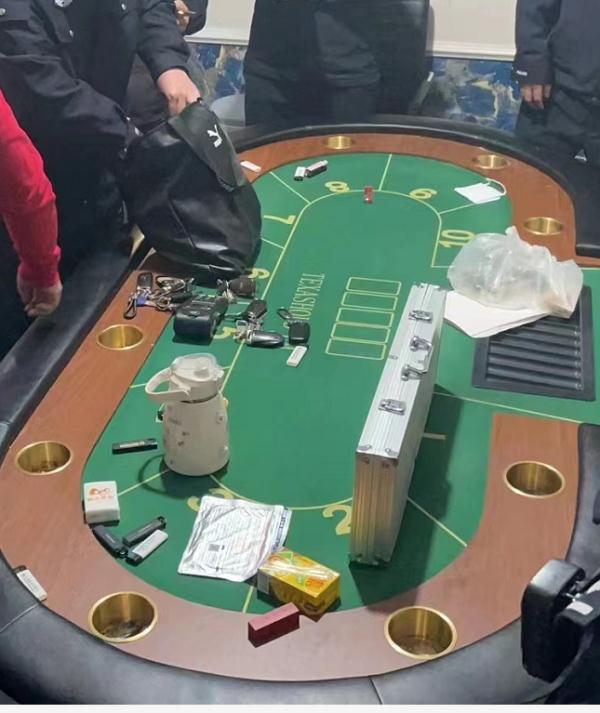 德州扑克 桌_满城区公安分局城关派出所打击赌博案件_德州扑克赌博团伙被抓