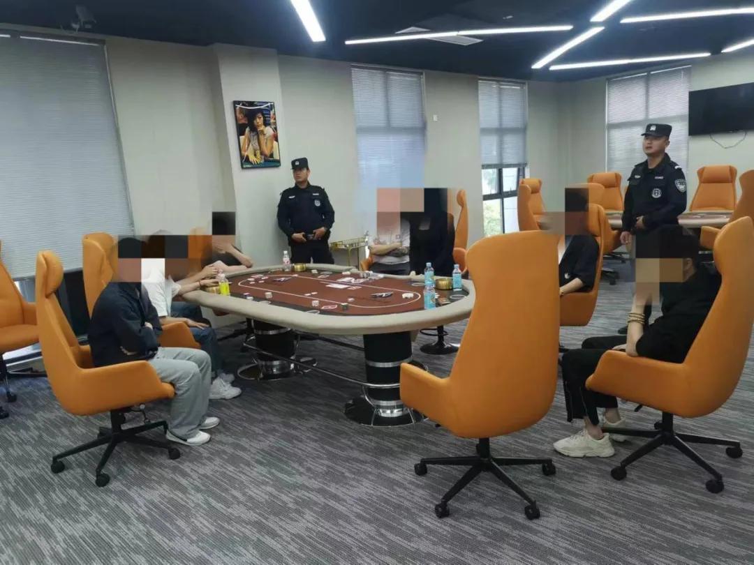 抓捕13名涉赌人员_亳州警方捣毁德州扑克赌场_德州扑克两副牌