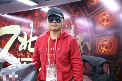 同花人头牌X陷阱_德州扑克开局怎么玩_德州扑克新手陷阱牌
