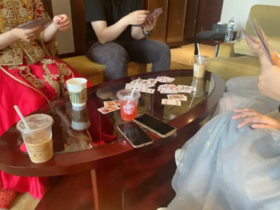 必下德州扑克_掼蛋游戏规则_金融圈掼蛋社交