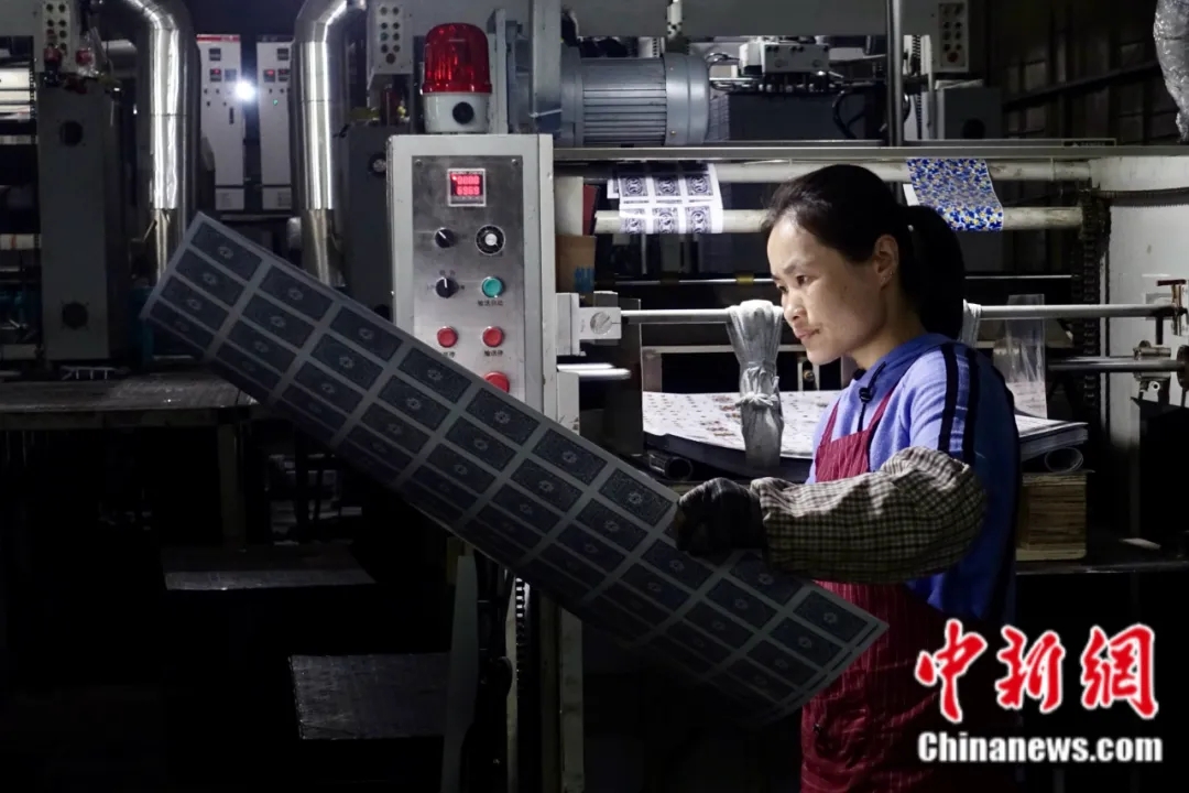 掼蛋扑克牌生产_掼蛋游戏规则_德州扑克牌相同怎么办
