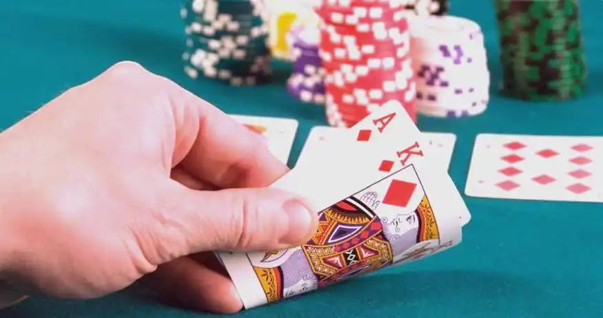 五手最佳起手牌_德州扑克MTT KK碰AA_德扑策略解析