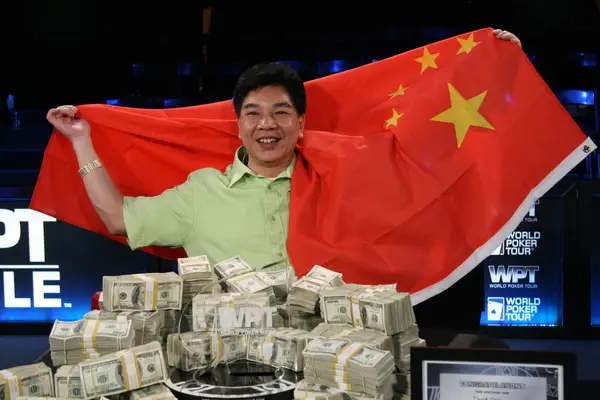 世界德州扑克大赛_邱芳全 德州扑克 传奇故事