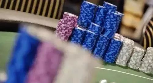 有效筹码量计算_口袋对中暗三策略_德州扑克最小