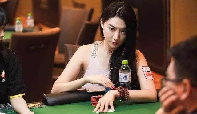 德州扑克女选手李思晓_李思晓中央戏剧学院_德州扑克李思晓
