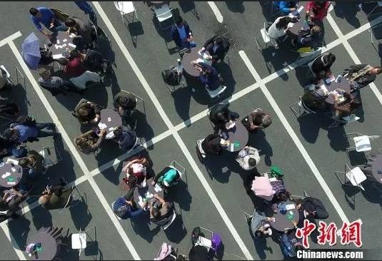 中国金融掼蛋流行_掼蛋取代德扑商务社交_德州扑克网上比赛
