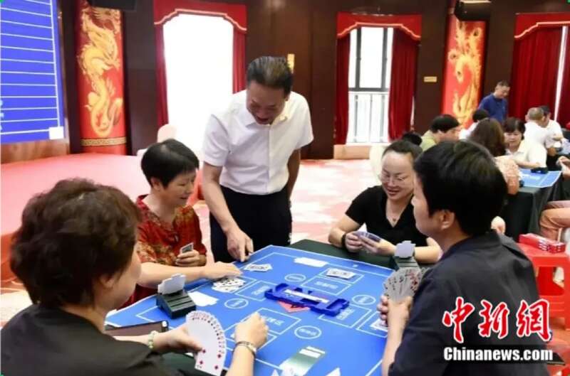 德州扑克分花色吗_掼蛋游戏规则_掼蛋扑克牌生产