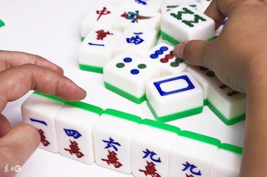 德州扑克看牌什么意思_地方麻将玩法_麻将技巧